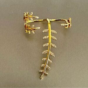 Two-finger ring cascading leaf with diamondettes. Adjustable.